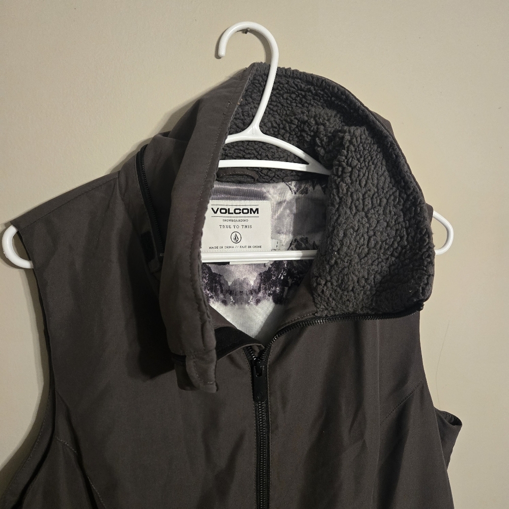 Volcom Women's Longhorn Insulated Black Sleeveless Snowboard Vest Winter Small - Picture 3 of 9